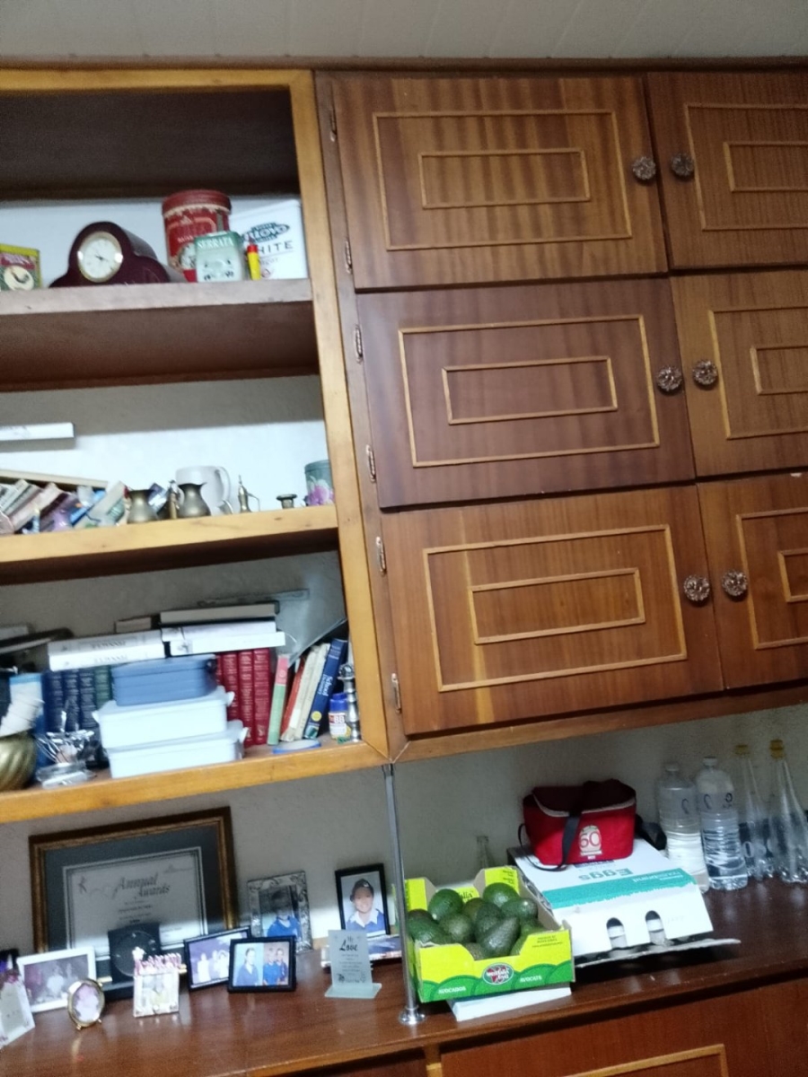 5 Bedroom Property for Sale in Lourenspark North West